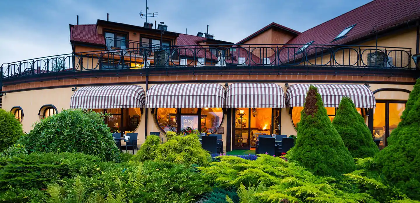 Hotel Ognisty Ptak – yacht marina